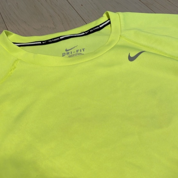 Men Nike T shirt - Picture 2 of 4